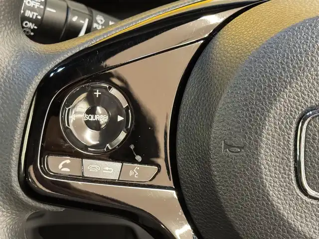ホンダ Ｎ ＢＯＸ カスタム L 群馬県 2023(令5)年 1.2万km プレミアムサンライトホワイトパール ホンダセンシング/・衝突軽減ブレーキ/・誤発進抑制制御機能/・後方誤発進抑制制御機能/・アダプティブクルーズコントロール/・車線維持支援システム/・路外逸脱抑制機能/・先行車発進お知らせ/・標識認識機能/純正カーオーディオ/    FM/AM/AUX/CD/プッシュスタート/ステアリングスイッチ/スマートキー/シーケンシャルウィンカー/電動パーキングブレーキ/前席シートヒーター/オートブレーキホールド/オートライト/オートハイビーム/フォグランプ/両側パワースライドドア/純正フロアマット/ドアバイザー/純正14AW/電動格納ウィンカーミラー/横滑り防止