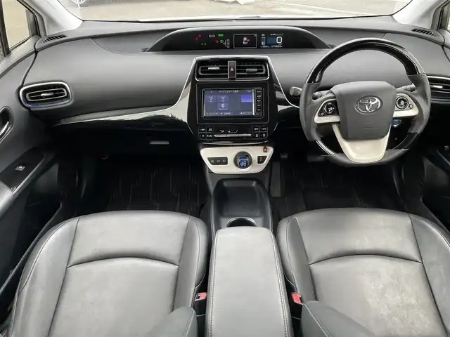 トヨタ プリウス S ツーリングセレクション 和歌山県 2016(平28)年 13.3万km シルバーM (株)IDOMが運営する【じしゃロン和歌山店】の自社ローン専用車両になります。こちらは現金またはオートローンご利用時の価格です。自社ローンご希望の方は別途その旨お申付け下さい/バックカメラ/ETC/合皮レザーシート/シートヒーター/LEDヘッドライト/フォグランプ/プッシュスタート/スマートキー
