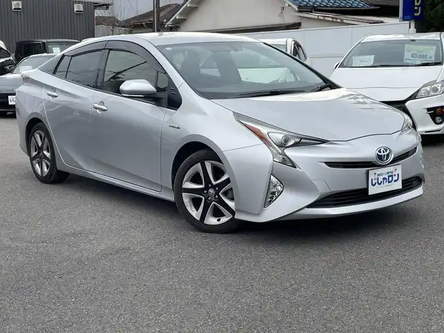 トヨタ プリウス S ツーリングセレクション 和歌山県 2016(平28)年 13.3万km シルバーM (株)IDOMが運営する【じしゃロン和歌山店】の自社ローン専用車両になります。こちらは現金またはオートローンご利用時の価格です。自社ローンご希望の方は別途その旨お申付け下さい/バックカメラ/ETC/合皮レザーシート/シートヒーター/LEDヘッドライト/フォグランプ/プッシュスタート/スマートキー