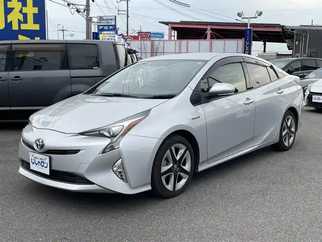 トヨタ プリウス S ツーリングセレクション 和歌山県 2016(平28)年 13.3万km シルバーM (株)IDOMが運営する【じしゃロン和歌山店】の自社ローン専用車両になります。こちらは現金またはオートローンご利用時の価格です。自社ローンご希望の方は別途その旨お申付け下さい/バックカメラ/ETC/合皮レザーシート/シートヒーター/LEDヘッドライト/フォグランプ/プッシュスタート/スマートキー