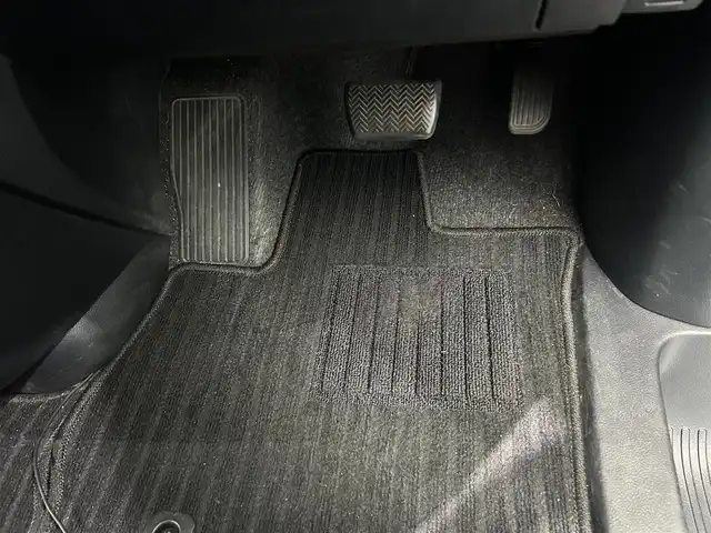 トヨタ ヴェルファイア Z 鹿児島県 2021(令3)年 4.1万km ホワイトパールクリスタルシャイン 禁煙車/ETC/トヨタセーフティセンス/　レーダークルーズコントロール（全車速追従ウ機能付）/　プリクラッシュセーフティ/　ロードサインアシスト/　アダプティブハイビームシステム/　オートマチックハイビーム/ブラインドスポットモニター/インテリジェントクリアランスソナー/前後ドラレコ/ナビキット付ディスプレイオーディオ/　AM・FM/　Bluetooth/　CD・DVD/　USB/革巻きステアリング/ステアリングリモコン/両側パワースライドドア/電動パーキング/純正バイザー/電格ミラー/プッシュスタートキー/フォグランプ
