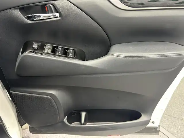 トヨタ ヴェルファイア Z 鹿児島県 2021(令3)年 4.1万km ホワイトパールクリスタルシャイン 禁煙車/ETC/トヨタセーフティセンス/　レーダークルーズコントロール（全車速追従ウ機能付）/　プリクラッシュセーフティ/　ロードサインアシスト/　アダプティブハイビームシステム/　オートマチックハイビーム/ブラインドスポットモニター/インテリジェントクリアランスソナー/前後ドラレコ/ナビキット付ディスプレイオーディオ/　AM・FM/　Bluetooth/　CD・DVD/　USB/革巻きステアリング/ステアリングリモコン/両側パワースライドドア/電動パーキング/純正バイザー/電格ミラー/プッシュスタートキー/フォグランプ