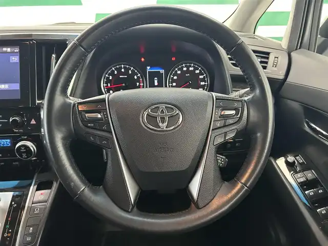 トヨタ ヴェルファイア Z 鹿児島県 2021(令3)年 4.1万km ホワイトパールクリスタルシャイン 禁煙車/ETC/トヨタセーフティセンス/　レーダークルーズコントロール（全車速追従ウ機能付）/　プリクラッシュセーフティ/　ロードサインアシスト/　アダプティブハイビームシステム/　オートマチックハイビーム/ブラインドスポットモニター/インテリジェントクリアランスソナー/前後ドラレコ/ナビキット付ディスプレイオーディオ/　AM・FM/　Bluetooth/　CD・DVD/　USB/革巻きステアリング/ステアリングリモコン/両側パワースライドドア/電動パーキング/純正バイザー/電格ミラー/プッシュスタートキー/フォグランプ