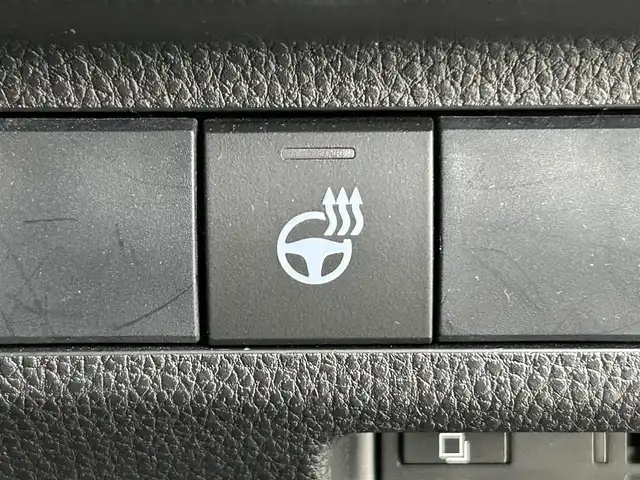 トヨタ ＲＡＶ４ アドベンチャー 福岡県 2019(令1)年 7.4万km アッシュグレーメタリック/アーバンカーキ 純正８型ナビ　/Ｂカメラ　/前方ドラレコ　/ビルトインＥＴＣ　/ＡＣＣ　/コーナーセンサー　/衝突軽減ブレーキ　/ＬＴＡ　/ＢＳＭ　/ＰＫＳＢ　/ヒルディセントコントロール　/シートベンチレーション／ヒーター　/ハーフレザー
