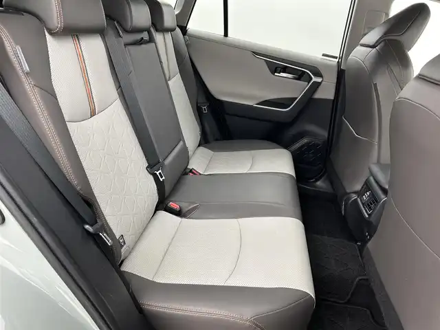 トヨタ ＲＡＶ４ アドベンチャー 福岡県 2019(令1)年 7.4万km アッシュグレーメタリック/アーバンカーキ 純正８型ナビ　/Ｂカメラ　/前方ドラレコ　/ビルトインＥＴＣ　/ＡＣＣ　/コーナーセンサー　/衝突軽減ブレーキ　/ＬＴＡ　/ＢＳＭ　/ＰＫＳＢ　/ヒルディセントコントロール　/シートベンチレーション／ヒーター　/ハーフレザー