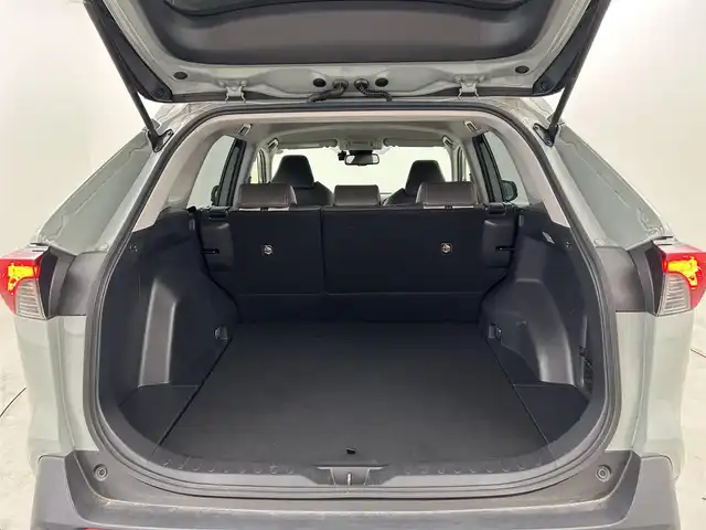 トヨタ ＲＡＶ４ アドベンチャー 福岡県 2019(令1)年 7.4万km アッシュグレーメタリック/アーバンカーキ 純正８型ナビ　/Ｂカメラ　/前方ドラレコ　/ビルトインＥＴＣ　/ＡＣＣ　/コーナーセンサー　/衝突軽減ブレーキ　/ＬＴＡ　/ＢＳＭ　/ＰＫＳＢ　/ヒルディセントコントロール　/シートベンチレーション／ヒーター　/ハーフレザー