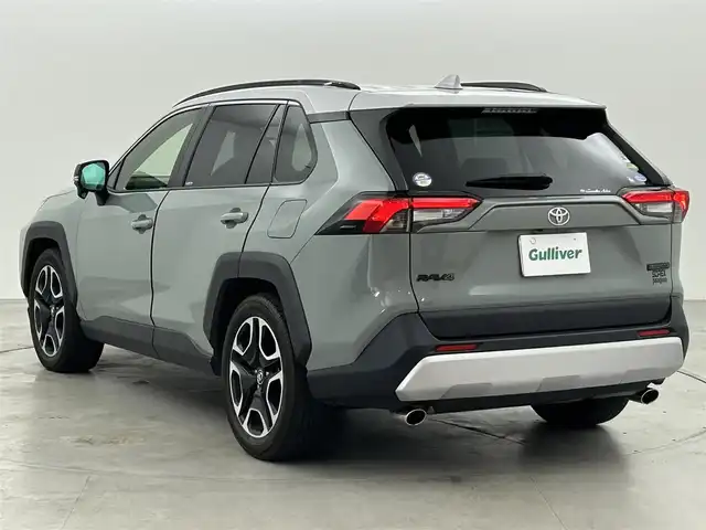 トヨタ ＲＡＶ４ アドベンチャー 福岡県 2019(令1)年 7.4万km アッシュグレーメタリック/アーバンカーキ 純正８型ナビ　/Ｂカメラ　/前方ドラレコ　/ビルトインＥＴＣ　/ＡＣＣ　/コーナーセンサー　/衝突軽減ブレーキ　/ＬＴＡ　/ＢＳＭ　/ＰＫＳＢ　/ヒルディセントコントロール　/シートベンチレーション／ヒーター　/ハーフレザー