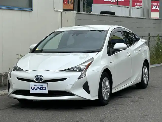 トヨタ プリウス S 福島県 2016(平28)年 13.6万km ホワイトパールクリスタルシャイン (株)IDOMが運営する【じしゃロン福島店】の自社ローン専用車両になります。こちらは現金またはオートローンご利用時の価格です。自社ローンご希望の方は別途その旨お申付け下さい/純正ナビ/地デジＴＶ/ステアリングリモコン/クルーズコントロール/ドアバイザー/革巻きステアリング/オートマチックハイビーム/ＥＴＣ