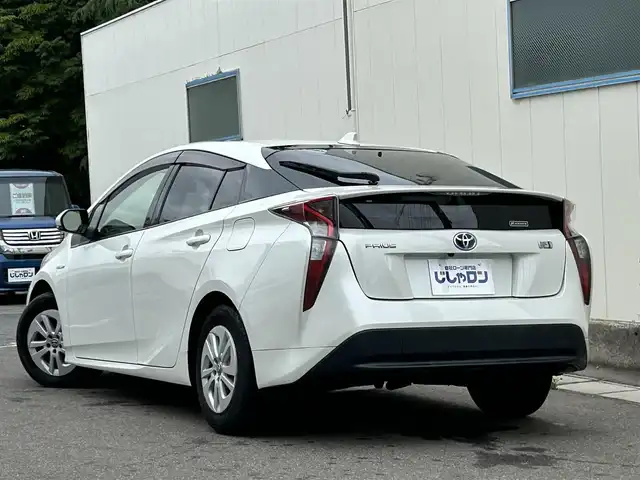 トヨタ プリウス S 福島県 2016(平28)年 13.6万km ホワイトパールクリスタルシャイン (株)IDOMが運営する【じしゃロン福島店】の自社ローン専用車両になります。こちらは現金またはオートローンご利用時の価格です。自社ローンご希望の方は別途その旨お申付け下さい/純正ナビ/地デジＴＶ/ステアリングリモコン/クルーズコントロール/ドアバイザー/革巻きステアリング/オートマチックハイビーム/ＥＴＣ