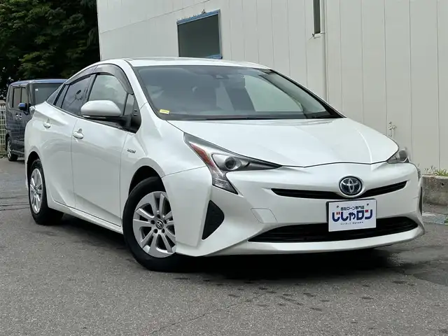 トヨタ プリウス S 福島県 2016(平28)年 13.6万km ホワイトパールクリスタルシャイン (株)IDOMが運営する【じしゃロン福島店】の自社ローン専用車両になります。こちらは現金またはオートローンご利用時の価格です。自社ローンご希望の方は別途その旨お申付け下さい/純正ナビ/地デジＴＶ/ステアリングリモコン/クルーズコントロール/ドアバイザー/革巻きステアリング/オートマチックハイビーム/ＥＴＣ