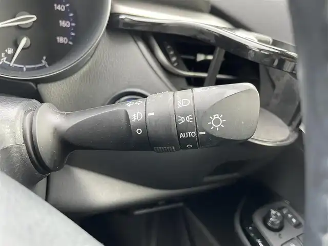 トヨタ Ｃ－ＨＲ G モード ネロ 福岡県 2019(令1)年 5.7万km ホワイトパールクリスタルシャイン ALPINEナビ/クルーズコントロール/トヨタセーフティーセンス/衝突軽減ブレーキ/ACC/横滑り防止機能/バックカメラ/ビルトインETC/シートヒーター/ハーフレザー/純正フロアマット/純正１８インチAW