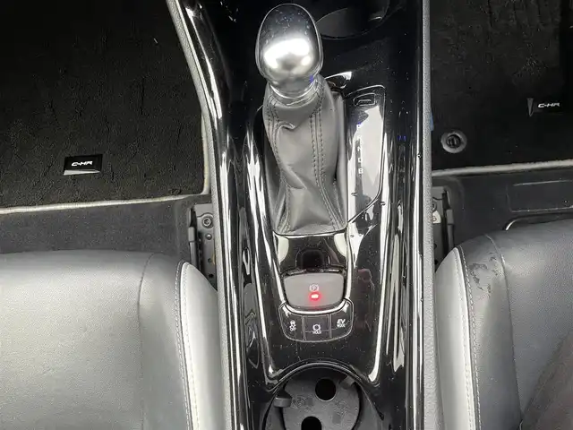 トヨタ Ｃ－ＨＲ G モード ネロ 福岡県 2019(令1)年 5.7万km ホワイトパールクリスタルシャイン ALPINEナビ/クルーズコントロール/トヨタセーフティーセンス/衝突軽減ブレーキ/ACC/横滑り防止機能/バックカメラ/ビルトインETC/シートヒーター/ハーフレザー/純正フロアマット/純正１８インチAW