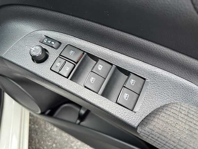 トヨタ シエンタ ファンベースG 大阪府 2020(令2)年 1万km ホワイトパールクリスタルシャイン 純正ナビ(NSZT-Y68T)/アラウンドビューモニター/トヨタセーフティセンス/前後ドライブレコーダー/両側パワースライドドア/前席シートヒーター/ステアリングヒーター/LEDヘッドライト/ビルトインETC/スマートキー×２/ドアバイザー