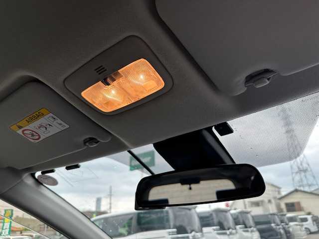 トヨタ シエンタ ファンベースG 大阪府 2020(令2)年 1万km ホワイトパールクリスタルシャイン 純正ナビ(NSZT-Y68T)/アラウンドビューモニター/トヨタセーフティセンス/前後ドライブレコーダー/両側パワースライドドア/前席シートヒーター/ステアリングヒーター/LEDヘッドライト/ビルトインETC/スマートキー×２/ドアバイザー