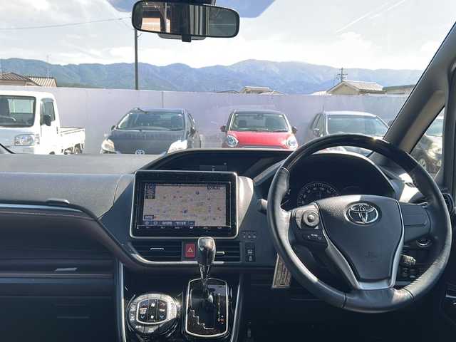 トヨタ エスクァイア Gi 福岡県 2018(平30)年 6.2万km ホワイトパールクリスタルシャイン ・純正9インチSDナビゲーション/CD DVD フルセグTV Bluetooth/・バックカメラ/・ビルトインETC/・ワンオーナー/・トヨタセーフティセンス/・レーンキープアシスト/・オートマチックハイビーム/・両側パワースライドドア/・アイドリングストップ/・横滑り防止装置/・純正15インチアルミホイール/・クルーズコントロール/・LEDヘッドライト/・オートライト/・フォグライト/・シートヒーター(D/N)/・ウィンカーミラー/・電動格納ミラー