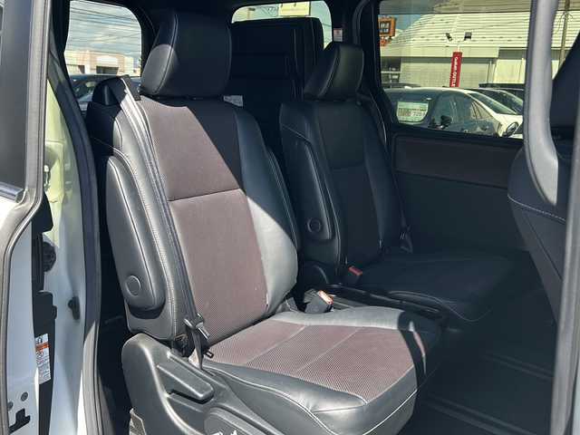 トヨタ エスクァイア Gi 福岡県 2018(平30)年 6.2万km ホワイトパールクリスタルシャイン ・純正9インチSDナビゲーション/CD DVD フルセグTV Bluetooth/・バックカメラ/・ビルトインETC/・ワンオーナー/・トヨタセーフティセンス/・レーンキープアシスト/・オートマチックハイビーム/・両側パワースライドドア/・アイドリングストップ/・横滑り防止装置/・純正15インチアルミホイール/・クルーズコントロール/・LEDヘッドライト/・オートライト/・フォグライト/・シートヒーター(D/N)/・ウィンカーミラー/・電動格納ミラー