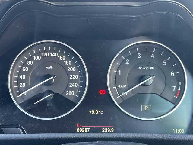 ＢＭＷ ２１８ｉ アクティブツアラー Mスポーツ 愛知県 2015(平27)年 7万km サファイアブラックP /禁煙車//純正ナビ//フルセグテレビ//AM、FM、CD、DVD、Bluetooth//バックカメラ//ドライブレコーダー//ETC//プッシュスタート//サイドブレーキボタン//ステアリングチルト//アイドリングストップ//ブレーキアシスト//電動格納ミラー//横滑り防止装置//車線逸脱警告//ABS//トラクションコントロール//自動防眩ミラー//集中ドアロック//盗難防止システム//後席3点シートベルト//オットマン//ルーフレール//革巻ステア//保証書//取扱説明書