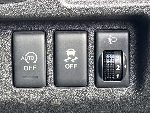 日産 マーチ ニスモ 長野県 2016(平28)年 9.3万km ブリリアントホワイトパール 禁煙車/純正ナビ【MJ116D-W】/（ＣＤ／フルセグＴＶ／Ｂｌｕｅｔｏｏｔｈ）/バックカメラ/ＥＴＣ/革巻きステアリング/フォグランプ/オートライト/スマートキー/プッシュスタート/純正１６インチアルミホイール/純正フロアマット/純正ドアバイザー/横滑り防止装置