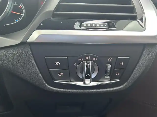 ＢＭＷ Ｘ３ xDrive20d Mスポーツ 滋賀県 2019(令1)年 4.3万km サファイアブラックP ハイラインパッケージ/・ダコタレザー/・前席パワーシート/・全席シートヒーター/インテリジェントセーフティ/・衝突被害軽減システム/・レーンキープアシスト/・ブラインドスポットモニター/純正ナビ/（CD/DVD/BT/USB/フルセグ）/360°カメラ/ルームミラー内蔵ETC/前後ドライブレコーダー/電動リアゲート/アクティブクルーズコントロール/ワイヤレスチャージ/アダプティプLEDヘッドライト/コーナーセンサー/アンビエントライト/純正18インチAW/純正AW付きサマータイヤ積込/純正フロアマット/取扱説明書/保証書/スペアキー