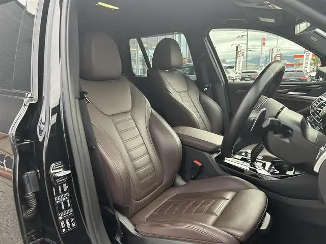 ＢＭＷ Ｘ３ xDrive20d Mスポーツ 滋賀県 2019(令1)年 4.3万km サファイアブラックP ハイラインパッケージ/・ダコタレザー/・前席パワーシート/・全席シートヒーター/インテリジェントセーフティ/・衝突被害軽減システム/・レーンキープアシスト/・ブラインドスポットモニター/純正ナビ/（CD/DVD/BT/USB/フルセグ）/360°カメラ/ルームミラー内蔵ETC/前後ドライブレコーダー/電動リアゲート/アクティブクルーズコントロール/ワイヤレスチャージ/アダプティプLEDヘッドライト/コーナーセンサー/アンビエントライト/純正18インチAW/純正AW付きサマータイヤ積込/純正フロアマット/取扱説明書/保証書/スペアキー