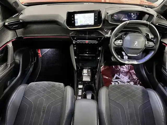 プジョー ２００８ GT 千葉県 2022(令4)年 5.2万km オレンジ ワンオーナー/ターボ/純正ディスプレイ（ナビ内蔵）/バックカメラ/ハーフレザーシート/前席シートヒーター/アクティブセーフティブレーキ/クルーズコントロール/パーキングセンサー/アンビエンスライト/前後ドラレコ/パドルシフト/ルーフレール/LEDヘッドライト/フォグランプ/BSM/スマートキー/純正フロアマット