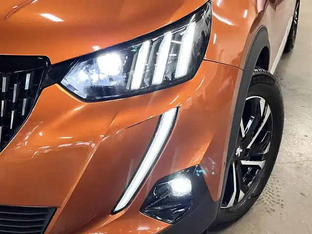 プジョー ２００８ GT 千葉県 2022(令4)年 5.2万km オレンジ ワンオーナー/ターボ/純正ディスプレイ（ナビ内蔵）/バックカメラ/ハーフレザーシート/前席シートヒーター/アクティブセーフティブレーキ/クルーズコントロール/パーキングセンサー/アンビエンスライト/前後ドラレコ/パドルシフト/ルーフレール/LEDヘッドライト/フォグランプ/BSM/スマートキー/純正フロアマット