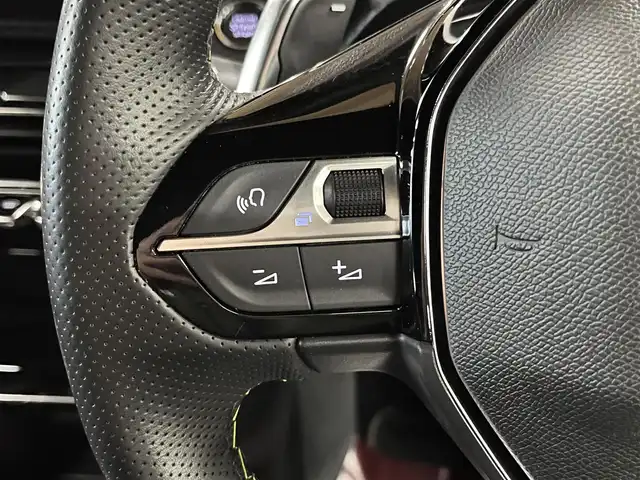 プジョー ２００８ GT 千葉県 2022(令4)年 5.2万km オレンジ ワンオーナー/ターボ/純正ディスプレイ（ナビ内蔵）/バックカメラ/ハーフレザーシート/前席シートヒーター/アクティブセーフティブレーキ/クルーズコントロール/パーキングセンサー/アンビエンスライト/前後ドラレコ/パドルシフト/ルーフレール/LEDヘッドライト/フォグランプ/BSM/スマートキー/純正フロアマット