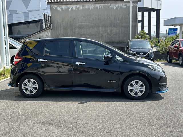 日産 ノート e－パワー X 福島県 2017(平29)年 8.2万km スーパーブラック （株）IDOMが運営する【じしゃロンいわき店】の/自社ローン専用車両になります。/こちらは現金またはオートローンご利用時の価格です。/自社ローンご希望の方は別途その旨お申し付けください//メモリナビ/フルセグテレビ/DVD BT CD/バックカメラ/アイドリングストップ/プッシュスタート/ETC/HID