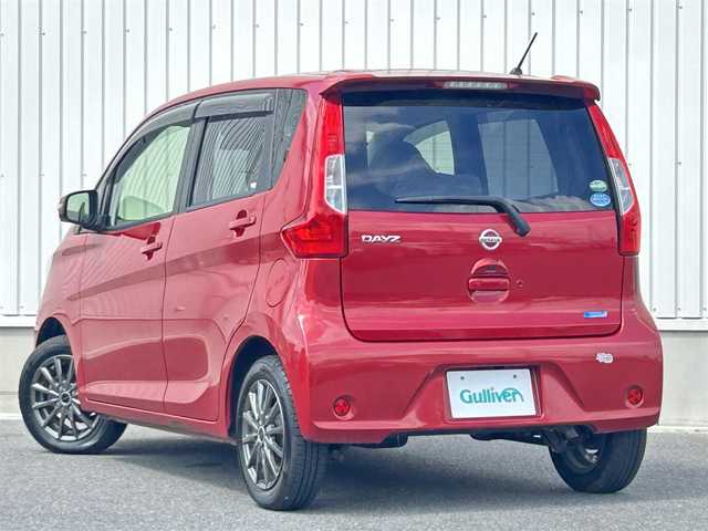 日産 デイズ X 群馬県 2016(平28)年 2.6万km スパークリングレッドM ワンオーナー/純正7インチメモリーナビ（FM/AM/TV/Bluetooth/CD/DVD）/フルセグTV/全方位カメラ/電動格納ミラー/プッシュスタート/ベンチシート/社外14インチAW/エマージェンシーブレーキ/横滑り防止装置/ドアバイザー/フロアマット/純正ホイールキャップ付きスタッドレスタイヤ車載