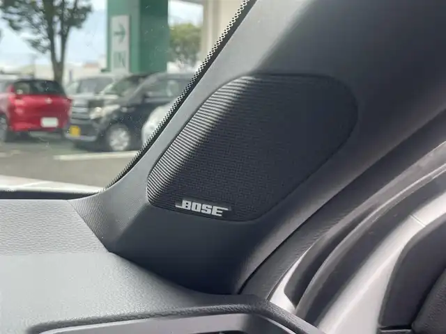 ホンダ シビック e:HEV 宮城県 2024(令6)年 1.5万km プラチナホワイトパール 純正リアスポイラー/純正ディスプレイオーディオナビ/フルセグＴＶ/BT/USB/AM/FM/スマートフォン連携/ホンダセンシング/・衝突軽減ブレーキ（CMBS）/・踏み間違い衝突軽減システム/・路外逸脱抑制機能/・歩行者事故低減ステアリング/・先行車発信お知らせ機能/・標識認識機能/・アダプティブドライビングビーム/・ブラインドスポットインフォメーション/・後退出庫サポート/・パーキングセンサーシステム/・ドライバー注意力モニター/・車線維持支援システム（LKAS）/ハーフレザーシート/D/N席パワーシート/シートヒーター/ワイヤレス充電/純正ドライブレコーダー（前後）/ビルトインＥＴＣ2.0/パドルシフト/電動パーキングブレーキ/オートブレーキホールド/カーテンエアバッグ/プッシュスタート/スマートキー×2/保証書/取扱説明書