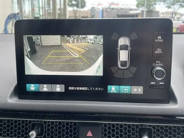 ホンダ シビック e:HEV 宮城県 2024(令6)年 1.5万km プラチナホワイトパール 純正リアスポイラー/純正ディスプレイオーディオナビ/フルセグＴＶ/BT/USB/AM/FM/スマートフォン連携/ホンダセンシング/・衝突軽減ブレーキ（CMBS）/・踏み間違い衝突軽減システム/・路外逸脱抑制機能/・歩行者事故低減ステアリング/・先行車発信お知らせ機能/・標識認識機能/・アダプティブドライビングビーム/・ブラインドスポットインフォメーション/・後退出庫サポート/・パーキングセンサーシステム/・ドライバー注意力モニター/・車線維持支援システム（LKAS）/ハーフレザーシート/D/N席パワーシート/シートヒーター/ワイヤレス充電/純正ドライブレコーダー（前後）/ビルトインＥＴＣ2.0/パドルシフト/電動パーキングブレーキ/オートブレーキホールド/カーテンエアバッグ/プッシュスタート/スマートキー×2/保証書/取扱説明書