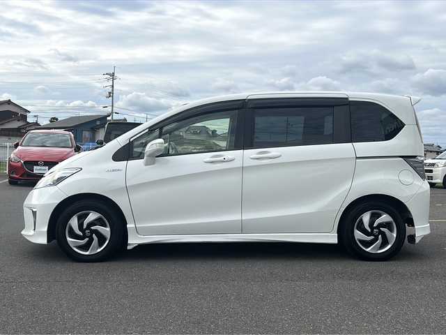 ホンダ フリード ハイブリット ジャストセレクション 香川県 2014(平26)年 7.3万km ホワイトオーキッドパール 純正ナビ/ワンセグテレビ/CD/DVD機能/バックカメラ/3列シート/両側パワースライドドア/ＨＩＤヘッドライト/オートライト/ETC/スペアキー