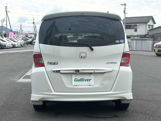 ホンダ フリード ハイブリット ジャストセレクション 香川県 2014(平26)年 7.3万km ホワイトオーキッドパール 純正ナビ/ワンセグテレビ/CD/DVD機能/バックカメラ/3列シート/両側パワースライドドア/ＨＩＤヘッドライト/オートライト/ETC/スペアキー