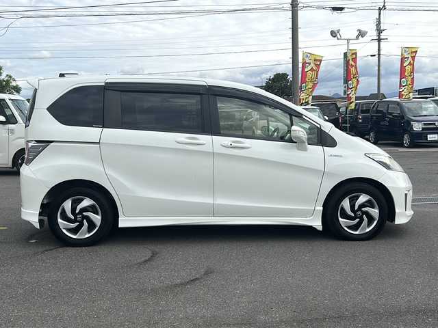 ホンダ フリード ハイブリット ジャストセレクション 香川県 2014(平26)年 7.3万km ホワイトオーキッドパール 純正ナビ/ワンセグテレビ/CD/DVD機能/バックカメラ/3列シート/両側パワースライドドア/ＨＩＤヘッドライト/オートライト/ETC/スペアキー