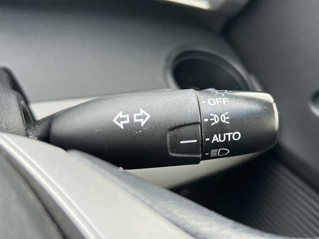 ホンダ フリード ハイブリット ジャストセレクション 香川県 2014(平26)年 7.3万km ホワイトオーキッドパール 純正ナビ/ワンセグテレビ/CD/DVD機能/バックカメラ/3列シート/両側パワースライドドア/ＨＩＤヘッドライト/オートライト/ETC/スペアキー