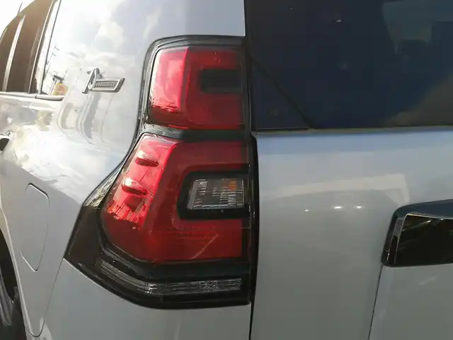 トヨタ ランドクルーザー プラド TX Lパッケージ ブラックED 茨城県 2020(令2)年 4.8万km ホワイトパールクリスタルシャイン 純正ナビ/【DISC・ラジオ・SD・TV・USB・iPod・HDMI・AUX・BT】/サンルーフ/ルーフレール/パワーシート/シートヒーター/エアシート/レーダークルコン/ETC/Bカメラ/前後ドラレコ/前後コーナーセンサー/オートライト/オートハイビーム/ヘッドライトウォッシャー/Fフォグ/LEDライト/横滑り防止装置/レーンキープアシスト/衝突被害軽減システム