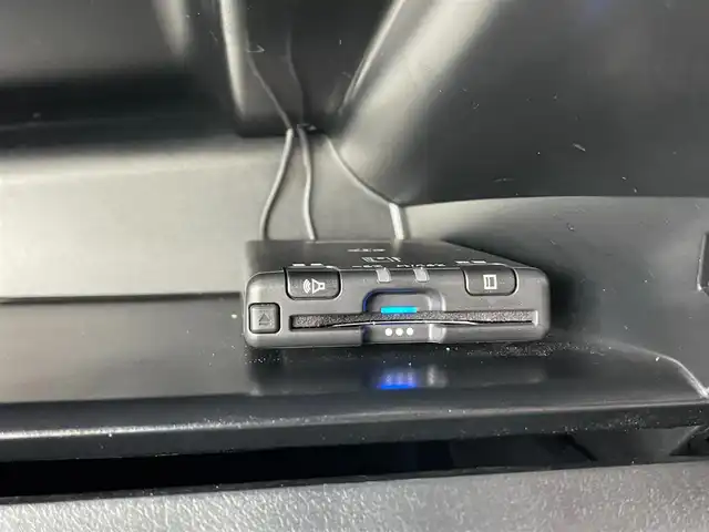 トヨタ ハイラックス Z GRスポーツ 鳥取県 2023(令5)年 0.4万km スーパーホワイトⅡ ４ＷＤ・ディーゼルターボ/純正８型ナビ／フルセグ／ＢＴ/パノラミックビュー/前後ドライブレコーダー・ＥＴＣ/GR専用ハーフレザーシート/運転席パワーシート/ＪＡＯＳリフトUPスプリング（フロント）/LEDヘットライト/フォグライト/トヨタセーフティセンス/レーダークルーズコントロール/荷台トノカバー/純正18インチアルミホイール/（積み込み分有り　計２セット）/GR専用フロアマット/プッシュエンジンスタート/スペアキーｘ２/（スマートキーｘ１　板キーｘ１）/保証書・取扱説明書