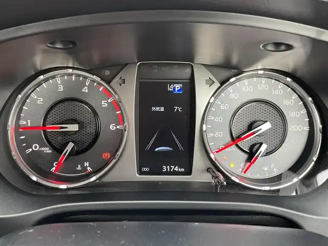 トヨタ ハイラックス Z GRスポーツ 鳥取県 2023(令5)年 0.4万km スーパーホワイトⅡ ４ＷＤ・ディーゼルターボ/純正８型ナビ／フルセグ／ＢＴ/パノラミックビュー/前後ドライブレコーダー・ＥＴＣ/GR専用ハーフレザーシート/運転席パワーシート/ＪＡＯＳリフトUPスプリング（フロント）/LEDヘットライト/フォグライト/トヨタセーフティセンス/レーダークルーズコントロール/荷台トノカバー/純正18インチアルミホイール/（積み込み分有り　計２セット）/GR専用フロアマット/プッシュエンジンスタート/スペアキーｘ２/（スマートキーｘ１　板キーｘ１）/保証書・取扱説明書