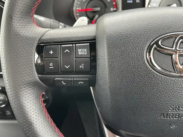 トヨタ ハイラックス Z GRスポーツ 鳥取県 2023(令5)年 0.4万km スーパーホワイトⅡ ４ＷＤ・ディーゼルターボ/純正８型ナビ／フルセグ／ＢＴ/パノラミックビュー/前後ドライブレコーダー・ＥＴＣ/GR専用ハーフレザーシート/運転席パワーシート/ＪＡＯＳリフトUPスプリング（フロント）/LEDヘットライト/フォグライト/トヨタセーフティセンス/レーダークルーズコントロール/荷台トノカバー/純正18インチアルミホイール/（積み込み分有り　計２セット）/GR専用フロアマット/プッシュエンジンスタート/スペアキーｘ２/（スマートキーｘ１　板キーｘ１）/保証書・取扱説明書