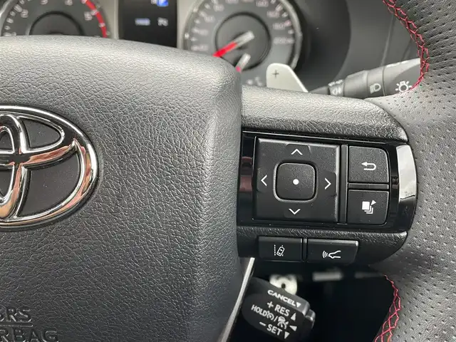 トヨタ ハイラックス Z GRスポーツ 鳥取県 2023(令5)年 0.4万km スーパーホワイトⅡ ４ＷＤ・ディーゼルターボ/純正８型ナビ／フルセグ／ＢＴ/パノラミックビュー/前後ドライブレコーダー・ＥＴＣ/GR専用ハーフレザーシート/運転席パワーシート/ＪＡＯＳリフトUPスプリング（フロント）/LEDヘットライト/フォグライト/トヨタセーフティセンス/レーダークルーズコントロール/荷台トノカバー/純正18インチアルミホイール/（積み込み分有り　計２セット）/GR専用フロアマット/プッシュエンジンスタート/スペアキーｘ２/（スマートキーｘ１　板キーｘ１）/保証書・取扱説明書