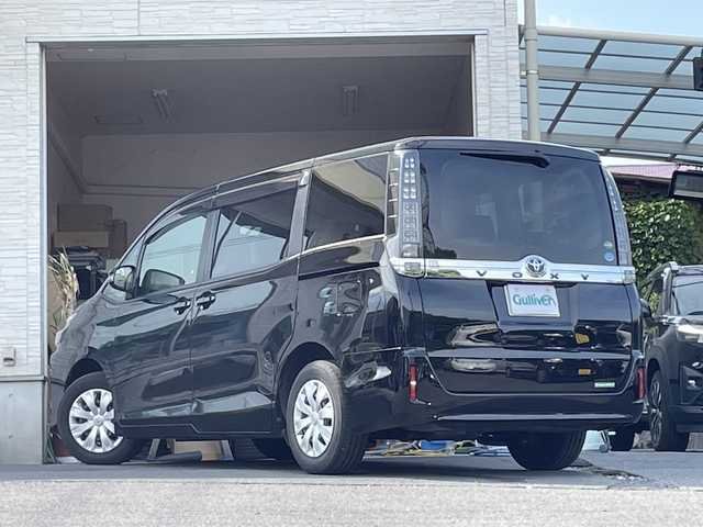 トヨタ ヴォクシー X 大分県 2015(平27)年 5.4万km ブラック 両側スライドドア/純正ナビ/地デジ/Bluetooth/純正ビルトインETC/純正フロアマット/オートライト/バックカメラ