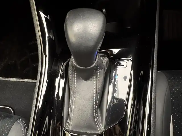 トヨタ Ｃ－ＨＲ S GRスポーツ 兵庫県 2020(令2)年 2.4万km ブラック/ホワイトパールクリスタルシャイン 2トーン 純正ナビ/（USB/Bluetooth/フルセグTV）/バックカメラ/レーダークルーズコントロール/ブラインドスポットモニター/プリクラッシュセーフティー/レーンディパーチャーアラート/電子パーキング/横滑り防止装置/カーテンエアバッグ/ハーフレザーシート/シートヒーター（D/N席）/LEDヘッドライト/オートライト/オートマチックハイビーム/ビルトインETC2.0/ステアリングリモコン/ドライブレコーダー（前後）/GRマフラー/純正19インチアルミホイール/純正フロアマット/スマートキー/スペアタイヤ