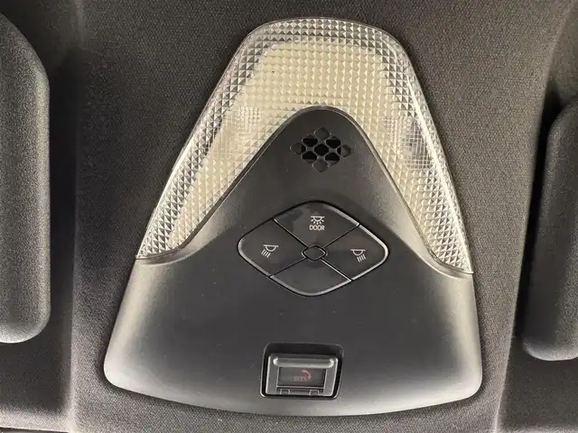 トヨタ Ｃ－ＨＲ S GRスポーツ 兵庫県 2020(令2)年 2.4万km ブラック/ホワイトパールクリスタルシャイン 2トーン 純正ナビ/（USB/Bluetooth/フルセグTV）/バックカメラ/レーダークルーズコントロール/ブラインドスポットモニター/プリクラッシュセーフティー/レーンディパーチャーアラート/電子パーキング/横滑り防止装置/カーテンエアバッグ/ハーフレザーシート/シートヒーター（D/N席）/LEDヘッドライト/オートライト/オートマチックハイビーム/ビルトインETC2.0/ステアリングリモコン/ドライブレコーダー（前後）/GRマフラー/純正19インチアルミホイール/純正フロアマット/スマートキー/スペアタイヤ