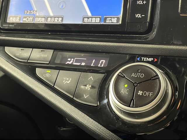 トヨタ アクア S 沖縄県 2016(平28)年 8.6万km グレーメタリック 県外仕入れ　/禁煙車　/（純正ナビ　フルセグＴＶ　Ｂｌｕｅｔｏｏｔｈ接続　ＣＤ　ＤＶＤ再生）　/バックカメラ　/ＥＴＣ　/セーフティセンス/レーンキープアシスト　/オートライト　/オートハイビーム　/スマートキー　/スペアキー　/社外１５AW（純正WC＋スタッドレスあり）