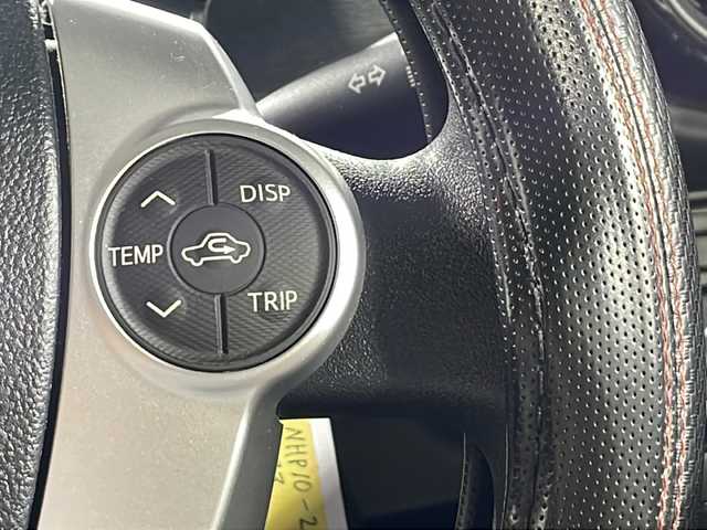 トヨタ アクア S 沖縄県 2016(平28)年 8.6万km グレーメタリック 県外仕入れ　/禁煙車　/（純正ナビ　フルセグＴＶ　Ｂｌｕｅｔｏｏｔｈ接続　ＣＤ　ＤＶＤ再生）　/バックカメラ　/ＥＴＣ　/セーフティセンス/レーンキープアシスト　/オートライト　/オートハイビーム　/スマートキー　/スペアキー　/社外１５AW（純正WC＋スタッドレスあり）
