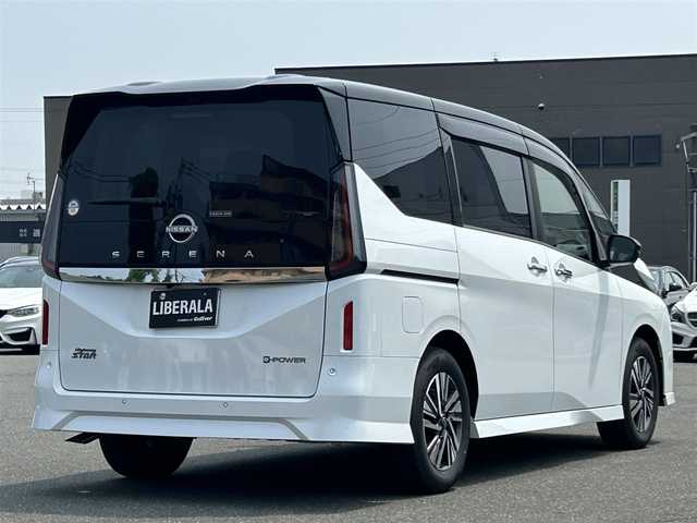 日産 セレナ e－パワー ハイウェイスター V 福岡県 2024(令6)年 0.2万km ブリリアントホワイトパール ワンオーナー/プロパイロット/衝突軽減システム/純正ナビ/全方位カメラ/両側パワースライドドア/セカンドスライドアップシート/フルセグ/Bluetooth/コーナーセンサー/純正アルミホイール/ブラインドスポットモニター/LEDヘッドライト/リアオートエアコン/オートマチックハイビーム/ドライブレコーダー/ETC/ステアリングスイッチ/スマートキー/プッシュスタート