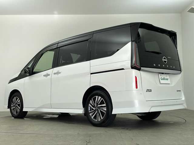 日産 セレナ e－パワー ハイウェイスター V 鹿児島県 2024(令6)年 0.2万km ブリリアントホワイトパール ワンオーナー/プロパイロット/衝突軽減システム/純正ナビ/（フルセグ/Bluetooth/HDMI/Apple Car Play)/アラウンドビューモニター/両側パワースライドドア/セカンドスライドアップシート/コーナーセンサー/純正アルミホイール/ブラインドスポットモニター/LEDヘッドライト/リアオートエアコン/オートマチックハイビーム/ドライブレコーダー/ETC/ステアリングスイッチ/スマートキー/プッシュスタート