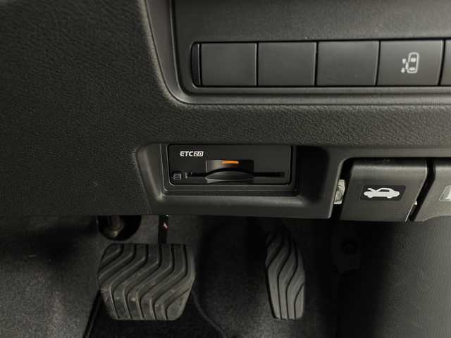 日産 セレナ e－パワー ハイウェイスター V 鹿児島県 2024(令6)年 0.2万km ブリリアントホワイトパール ワンオーナー/プロパイロット/衝突軽減システム/純正ナビ/（フルセグ/Bluetooth/HDMI/Apple Car Play)/アラウンドビューモニター/両側パワースライドドア/セカンドスライドアップシート/コーナーセンサー/純正アルミホイール/ブラインドスポットモニター/LEDヘッドライト/リアオートエアコン/オートマチックハイビーム/ドライブレコーダー/ETC/ステアリングスイッチ/スマートキー/プッシュスタート