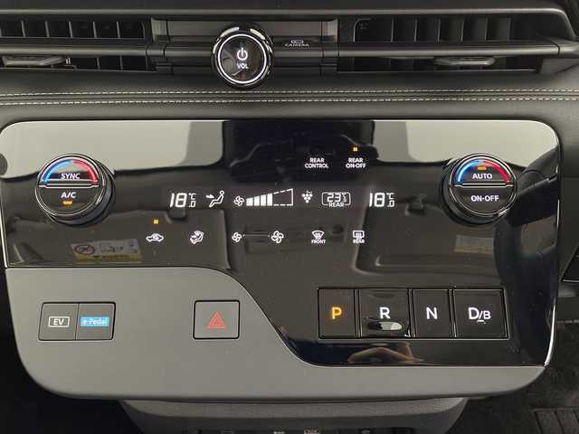 日産 セレナ e－パワー ハイウェイスター V 鹿児島県 2024(令6)年 0.2万km ブリリアントホワイトパール ワンオーナー/プロパイロット/衝突軽減システム/純正ナビ/（フルセグ/Bluetooth/HDMI/Apple Car Play)/アラウンドビューモニター/両側パワースライドドア/セカンドスライドアップシート/コーナーセンサー/純正アルミホイール/ブラインドスポットモニター/LEDヘッドライト/リアオートエアコン/オートマチックハイビーム/ドライブレコーダー/ETC/ステアリングスイッチ/スマートキー/プッシュスタート