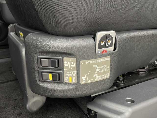 日産 セレナ e－パワー ハイウェイスター V 鹿児島県 2024(令6)年 0.2万km ブリリアントホワイトパール ワンオーナー/プロパイロット/衝突軽減システム/純正ナビ/（フルセグ/Bluetooth/HDMI/Apple Car Play)/アラウンドビューモニター/両側パワースライドドア/セカンドスライドアップシート/コーナーセンサー/純正アルミホイール/ブラインドスポットモニター/LEDヘッドライト/リアオートエアコン/オートマチックハイビーム/ドライブレコーダー/ETC/ステアリングスイッチ/スマートキー/プッシュスタート